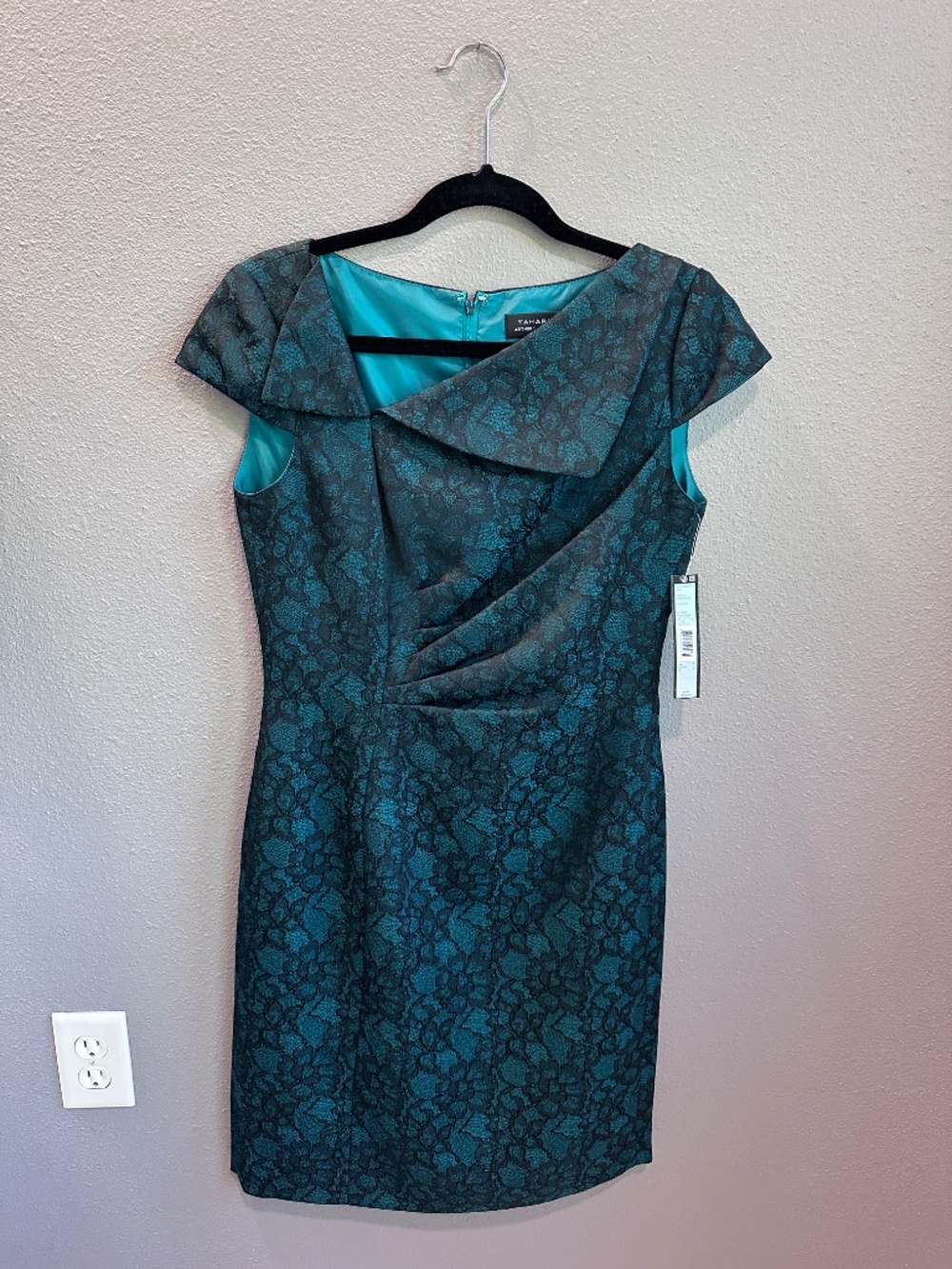 NWT Tahari Green Dress with Black Lace Pattern Size 4 Prom Wedding Guest